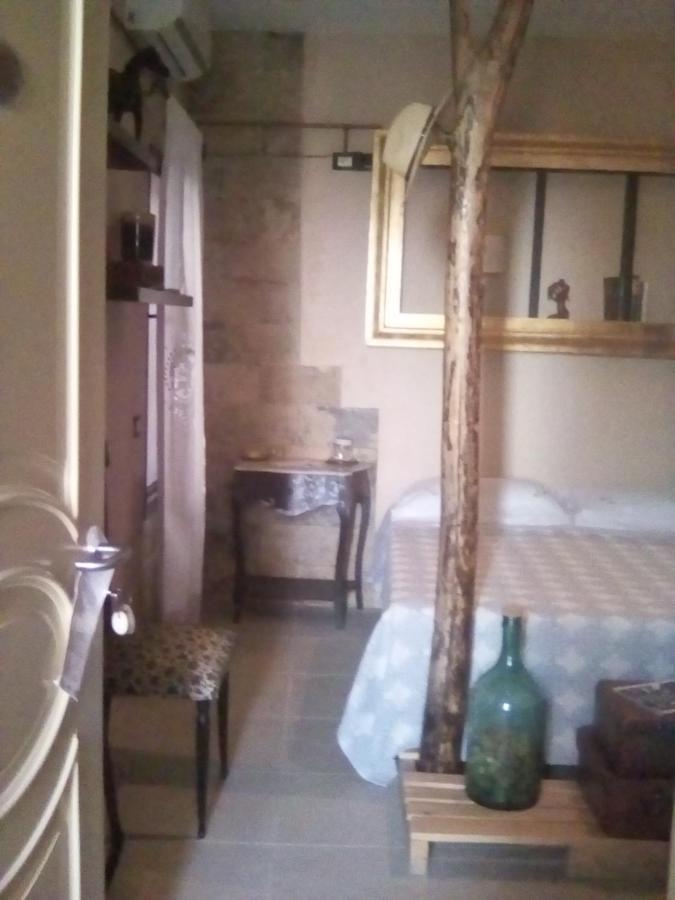 شاكا Guest House La Corte Normanna الغرفة الصورة