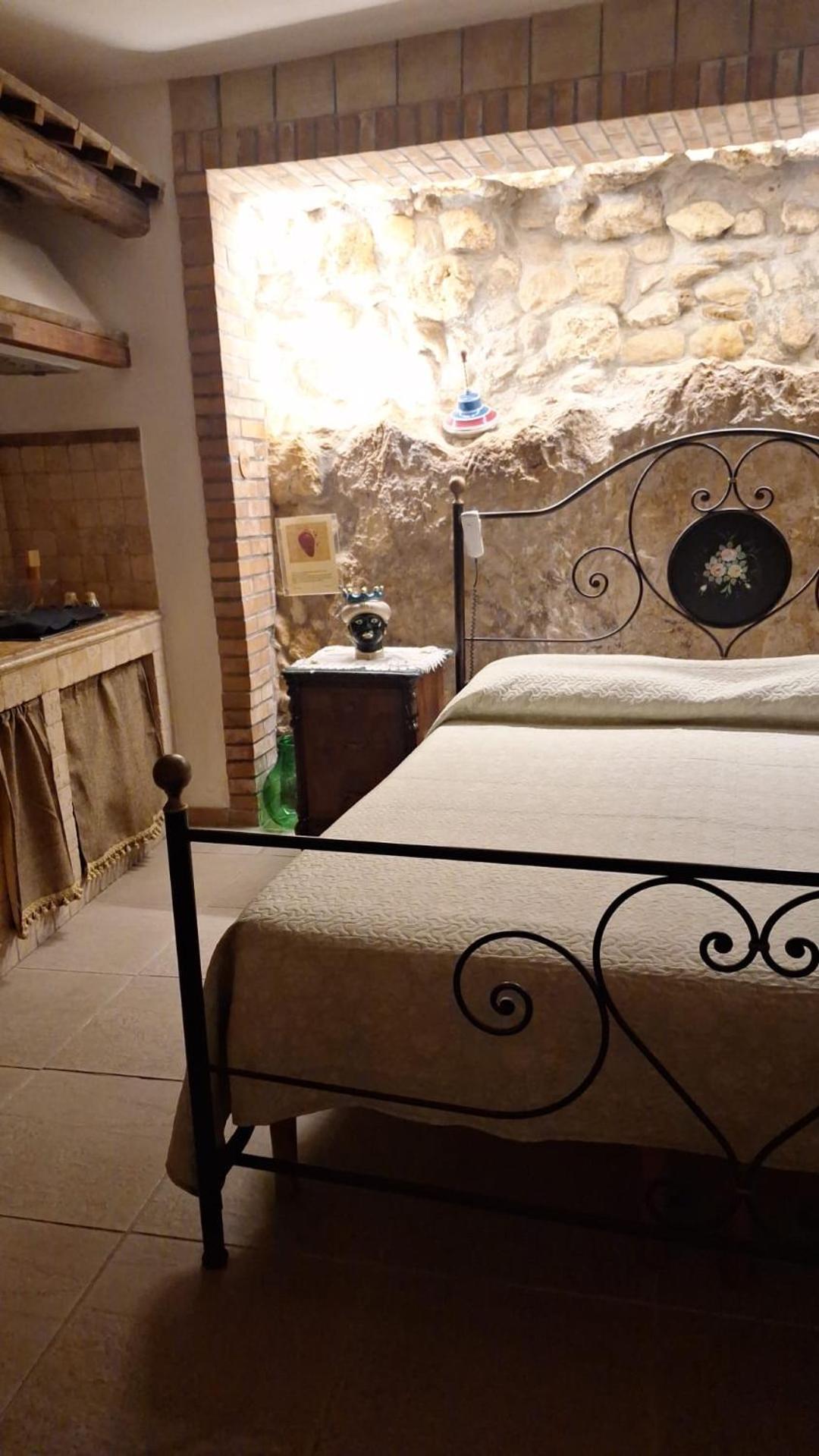 شاكا Guest House La Corte Normanna المظهر الخارجي الصورة